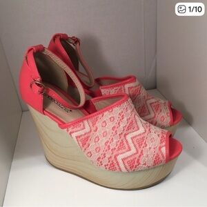 Shoe Dazzle Coral Lace Wedge Sandals Size 9 SB-BA